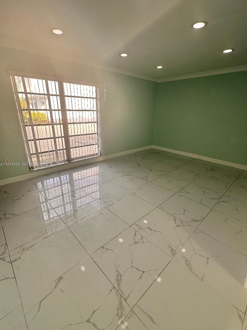 HERITAGE SQUARE CONDO - Residential