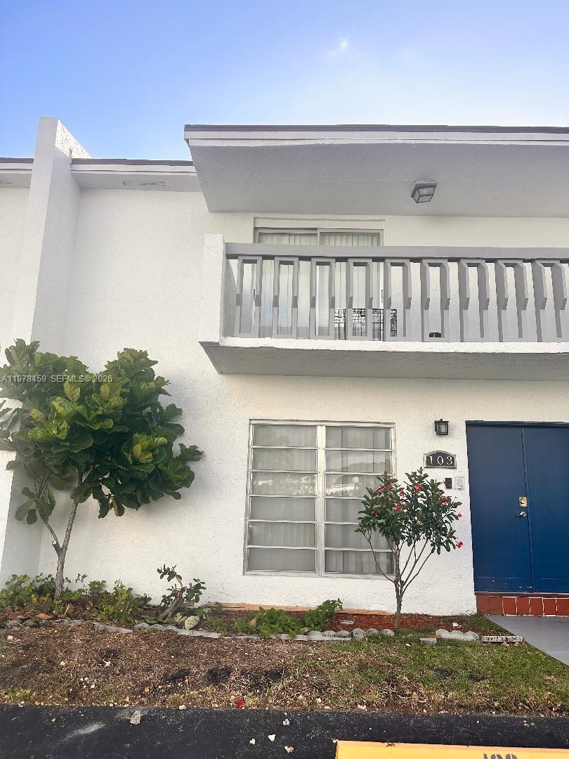 HERITAGE SQUARE CONDO - Residential