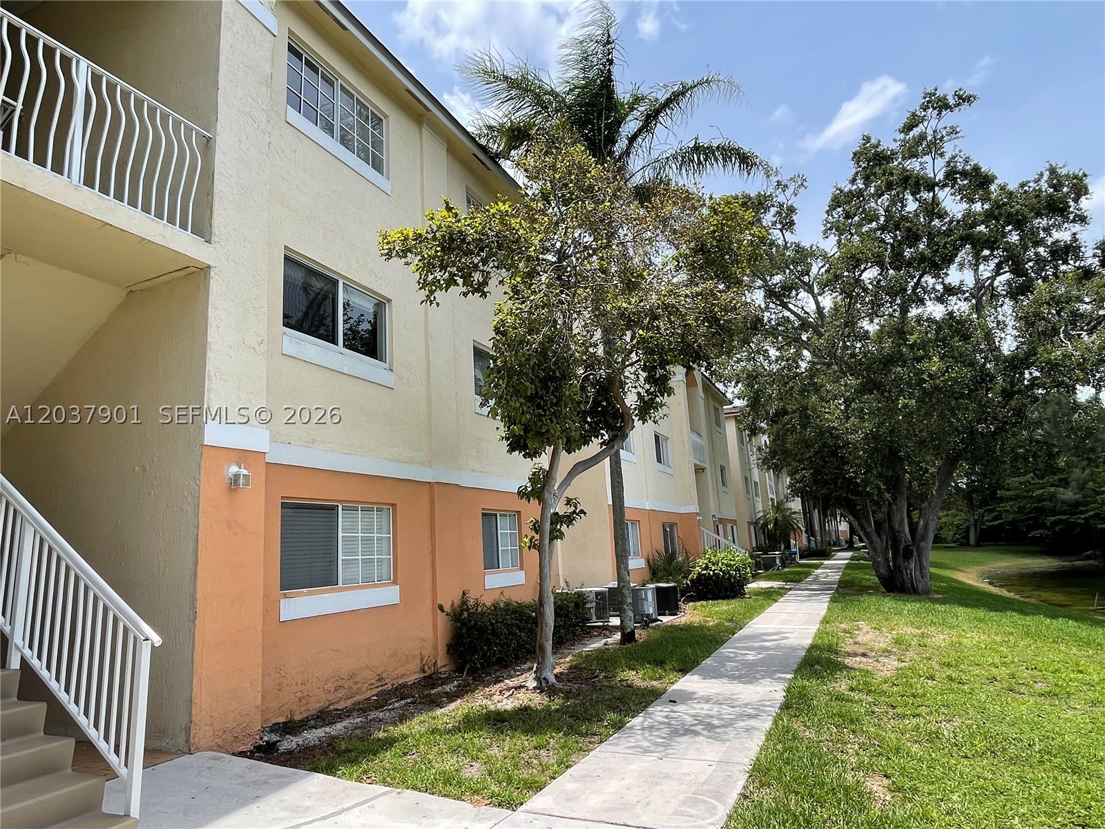 LAKEWOOD AT EMERALD HILLS - Residential Lease