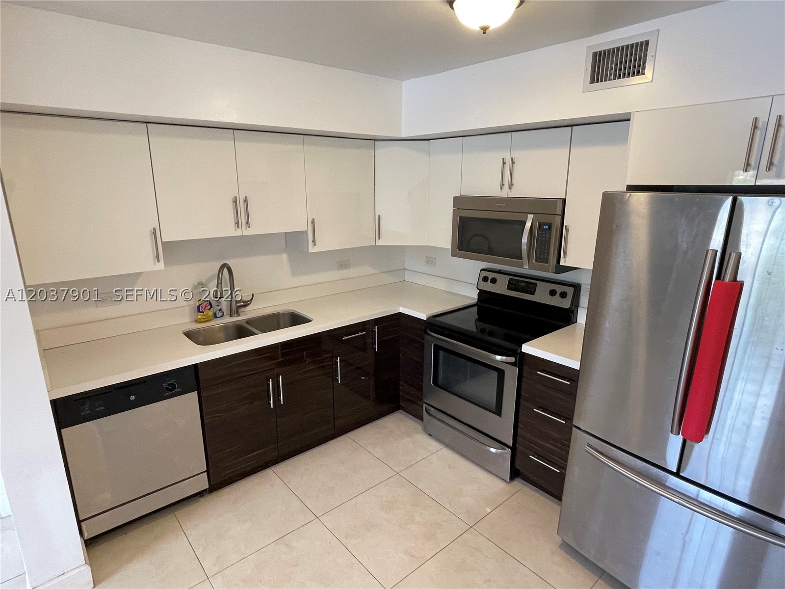 Great renewed CORNER 2+1 partially FURNISHED apartment for rent with lakeview. FURNISHED with 2 TVs as seen in
pics. 1st floor property, porcellanato tiled floor, 100% freshly painted.
Upgraded kitchen: quartz countertops, new backsplash, SS appliances, disposal, Blinds on every window,
washer&dryer inside. 
Water/Sewer/GarbageRemoval included. One assigned parking space.
Quiet nice gated community: pool by the lake, grills, picnic tables, kids zone, gym, tennis, clubhouse, lots of trees.
Convenient area: supermarket, pharmacy, restaurantes, close to I-95 & Turnpike. Recorded video tour is available upon
request.
Req: 1st month, 2mo security deposit (no last month), association screening $150 fee, 650+ credit score, tenant
insurance
