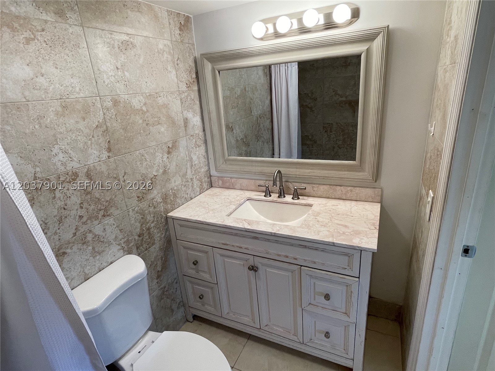 LAKEWOOD AT EMERALD HILLS - Residential Lease