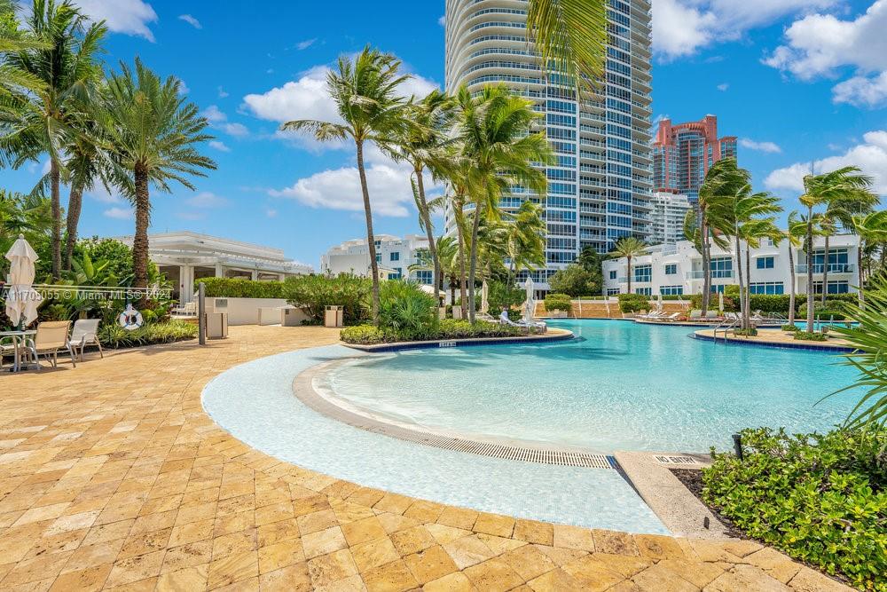 CONTINUUM ON SOUTH BEACH - Residential