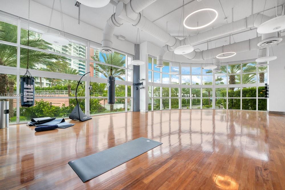 CONTINUUM ON SOUTH BEACH - Residential