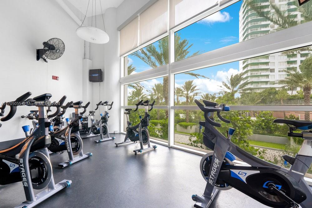 CONTINUUM ON SOUTH BEACH - Residential