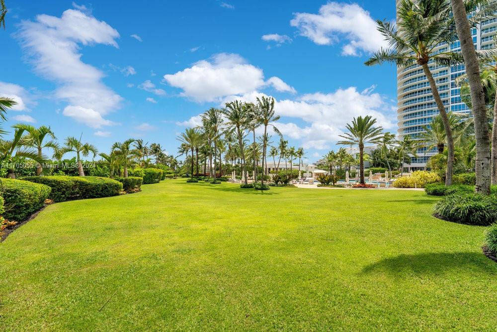 CONTINUUM ON SOUTH BEACH - Residential