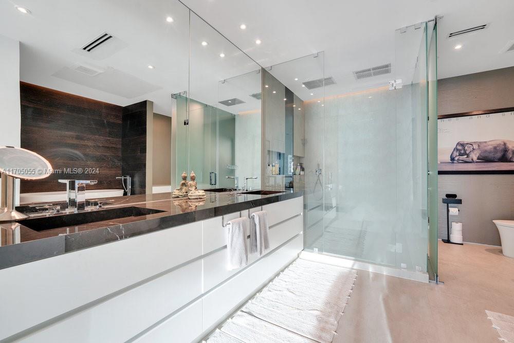 CONTINUUM ON SOUTH BEACH - Residential