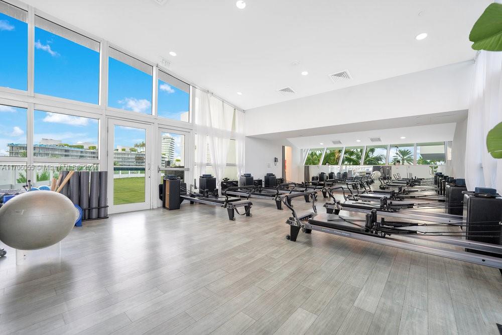 CONTINUUM ON SOUTH BEACH - Residential