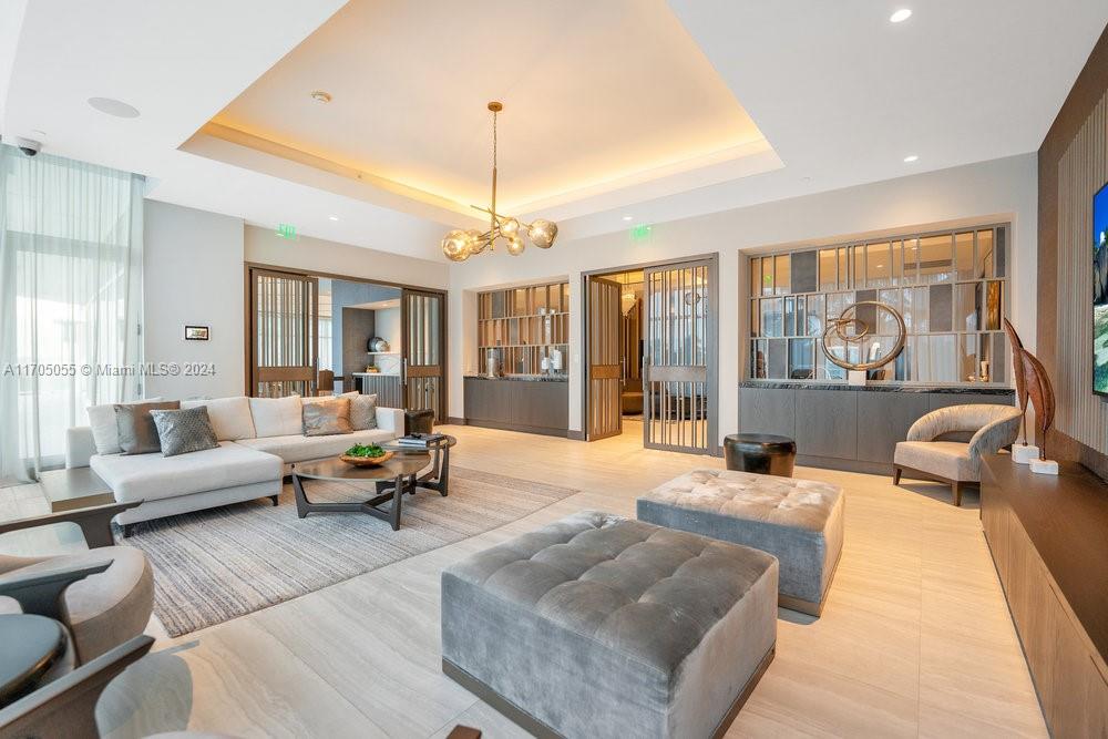 CONTINUUM ON SOUTH BEACH - Residential