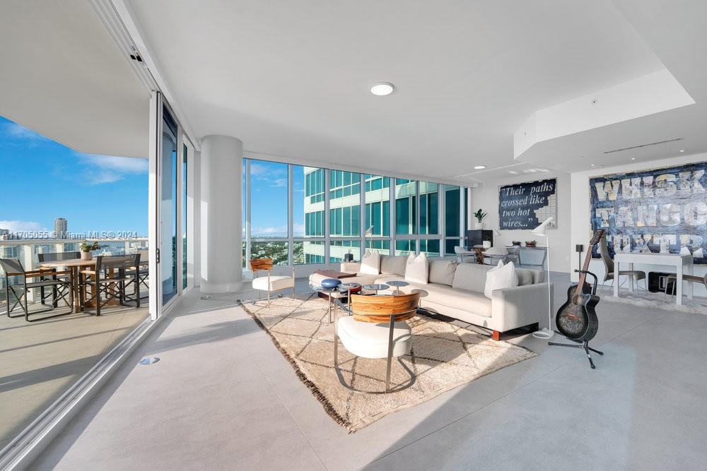 CONTINUUM ON SOUTH BEACH - Residential