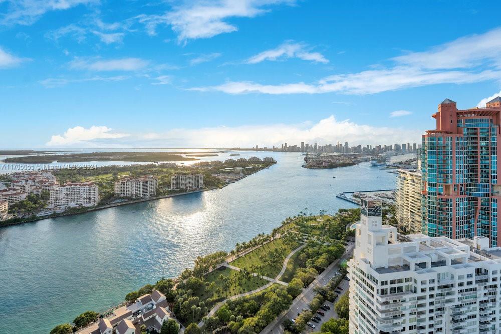 CONTINUUM ON SOUTH BEACH - Residential