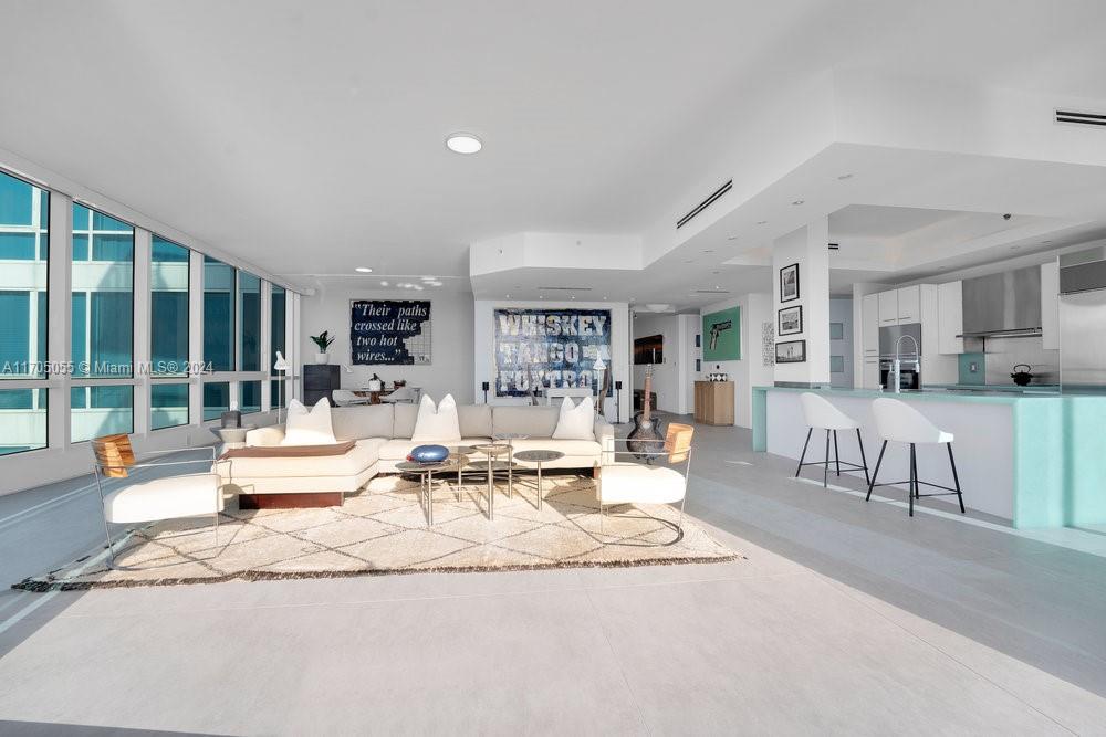 CONTINUUM ON SOUTH BEACH - Residential