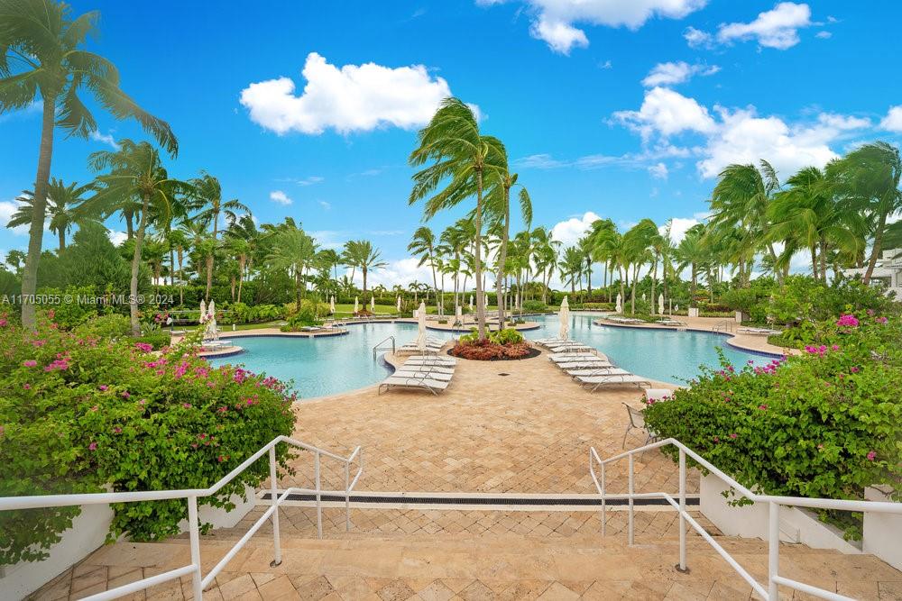 CONTINUUM ON SOUTH BEACH - Residential