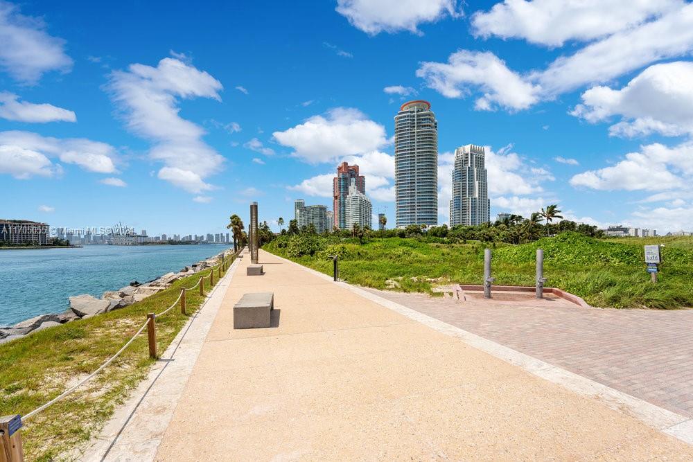 CONTINUUM ON SOUTH BEACH - Residential