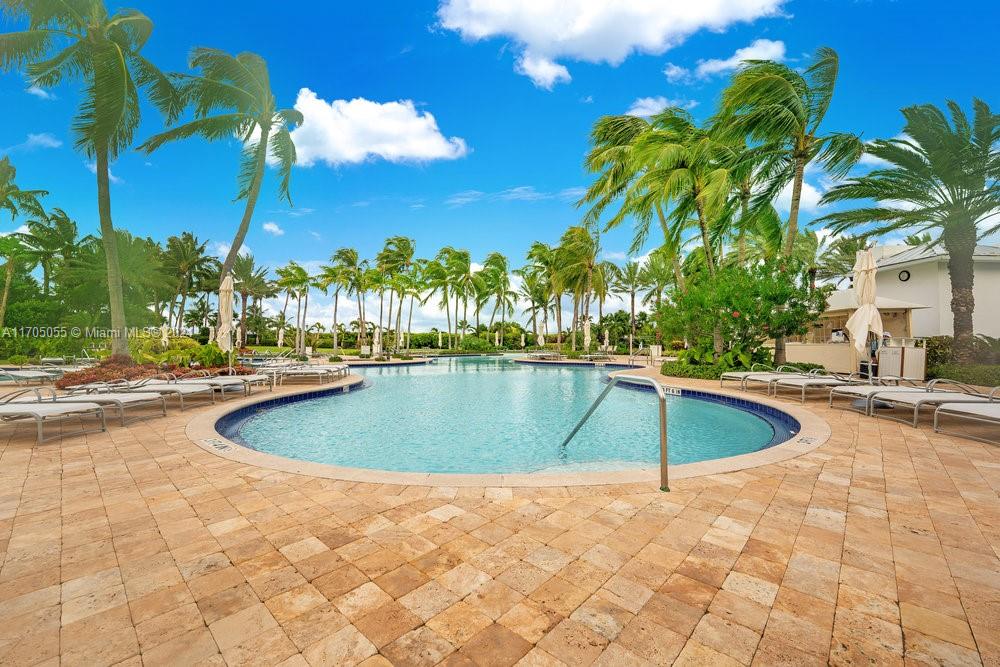 CONTINUUM ON SOUTH BEACH - Residential