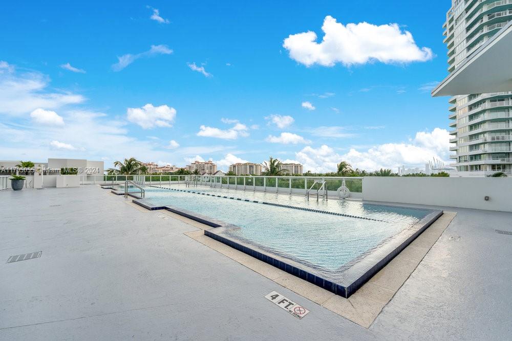 CONTINUUM ON SOUTH BEACH - Residential