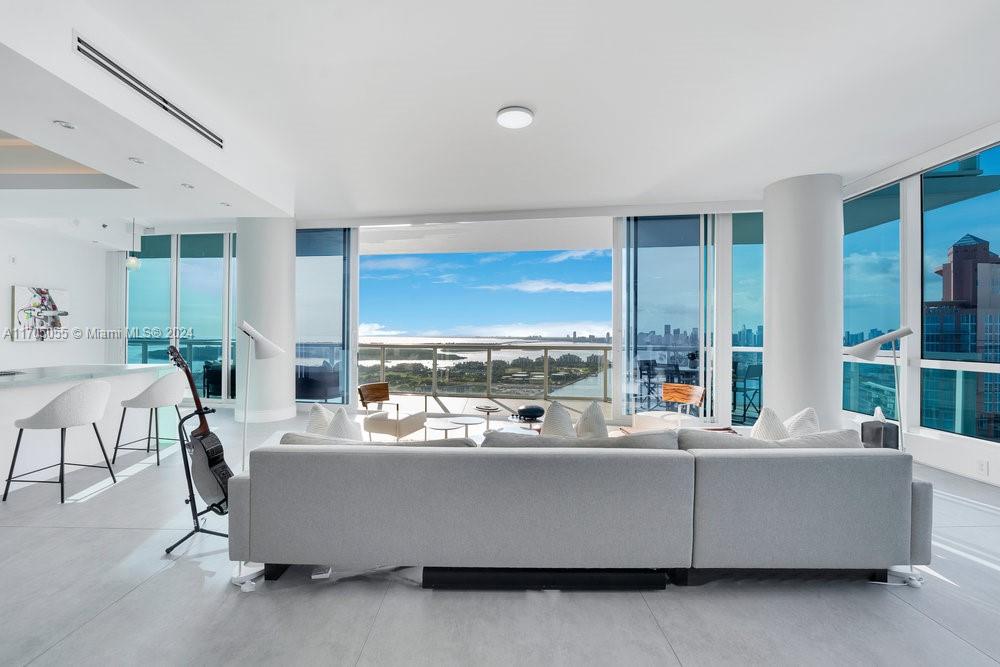 CONTINUUM ON SOUTH BEACH - Residential