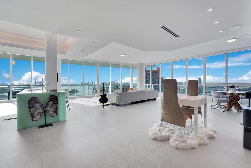CONTINUUM ON SOUTH BEACH - Residential