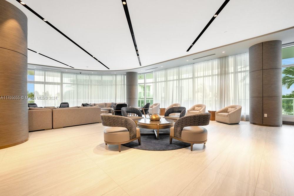 CONTINUUM ON SOUTH BEACH - Residential