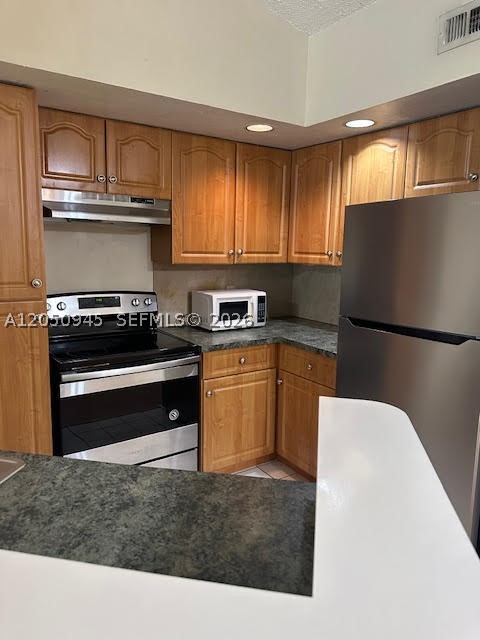 ISLES AT LAGO MAR CONDO - Residential Lease
