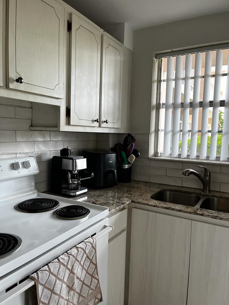 PARADISE VILLAS CONDO - Residential Lease
