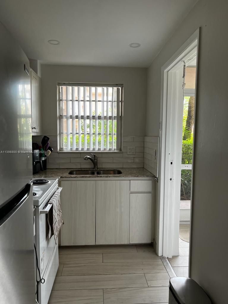 PARADISE VILLAS CONDO - Residential Lease