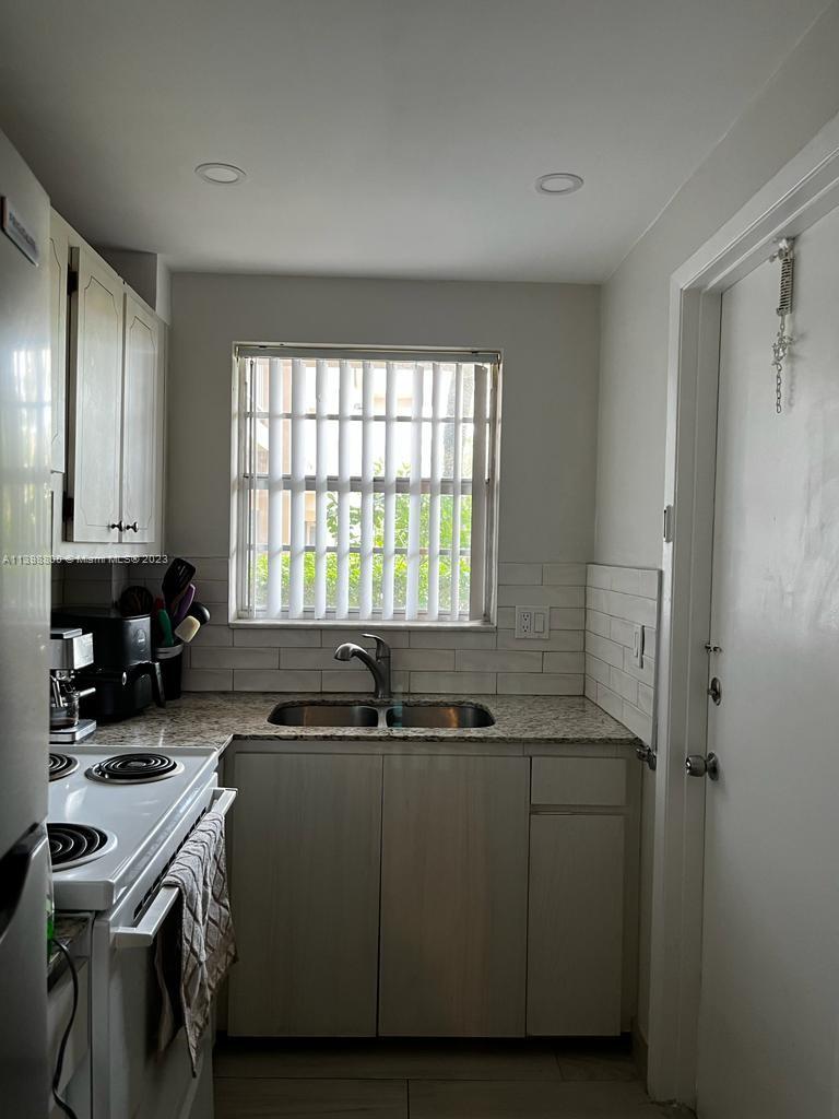 PARADISE VILLAS CONDO - Residential Lease