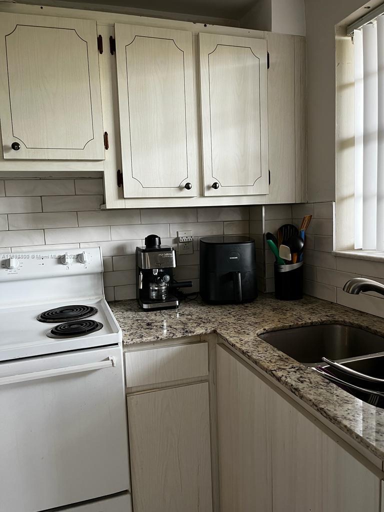 PARADISE VILLAS CONDO - Residential Lease