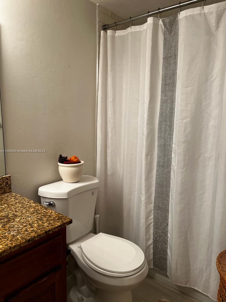 PARADISE VILLAS CONDO - Residential Lease