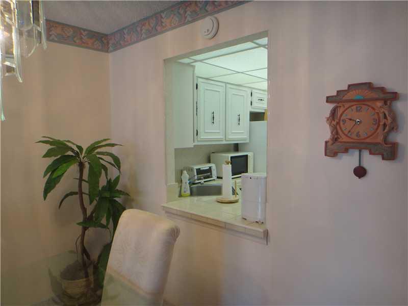 DE SOTO PARK CONDO - Residential Lease