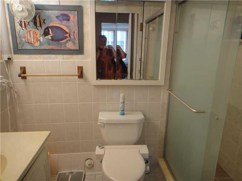 DE SOTO PARK CONDO - Residential Lease