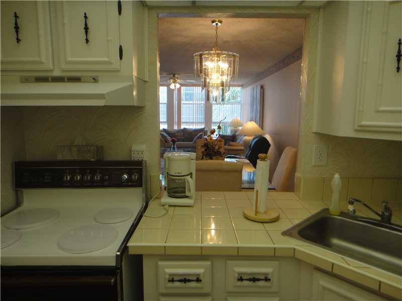 DE SOTO PARK CONDO - Residential Lease