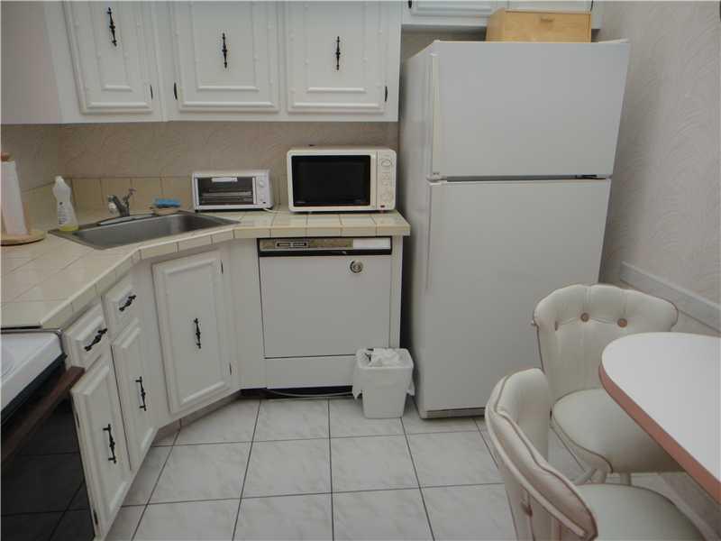 DE SOTO PARK CONDO - Residential Lease