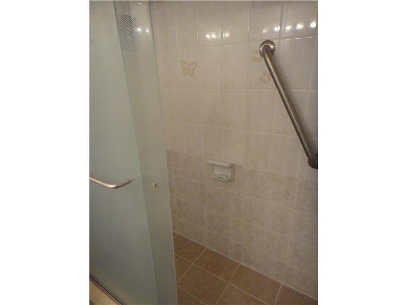 DE SOTO PARK CONDO - Residential Lease