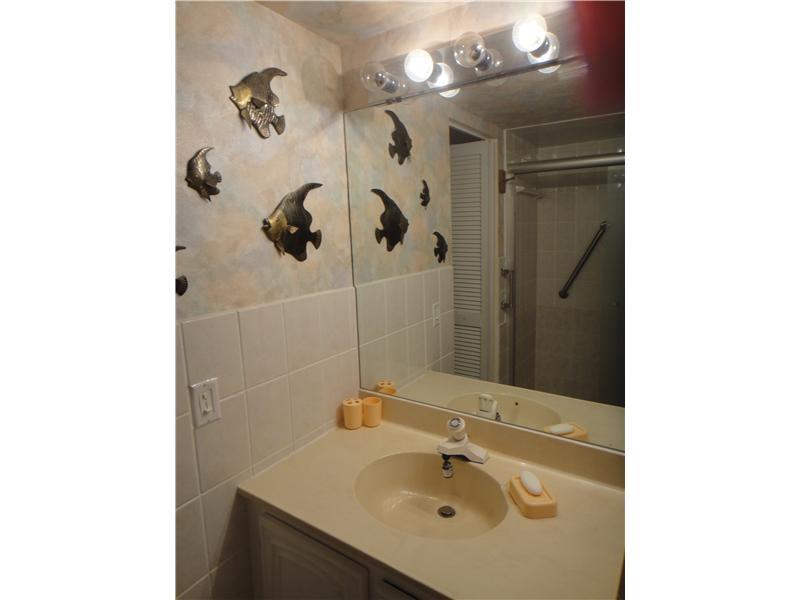 DE SOTO PARK CONDO - Residential Lease