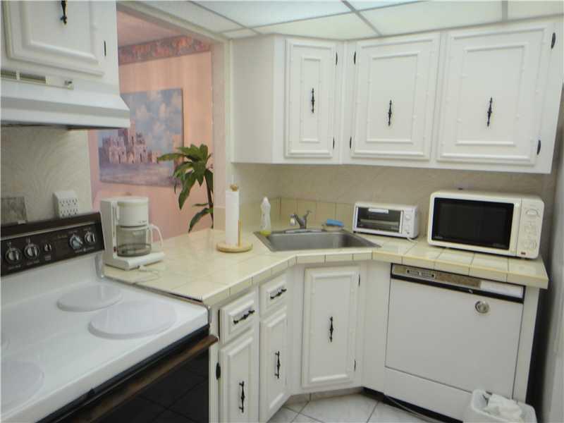 DE SOTO PARK CONDO - Residential Lease