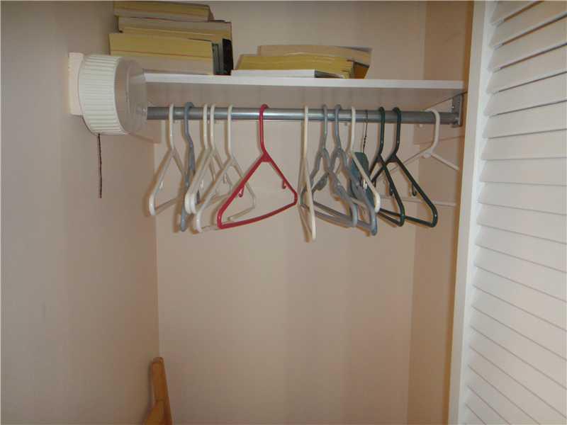 DE SOTO PARK CONDO - Residential Lease
