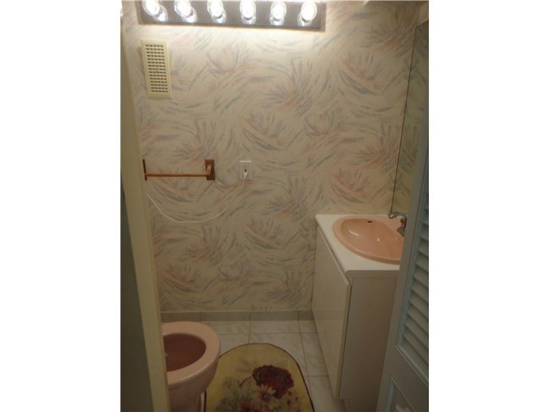 DE SOTO PARK CONDO - Residential Lease