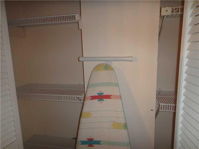 DE SOTO PARK CONDO - Residential Lease