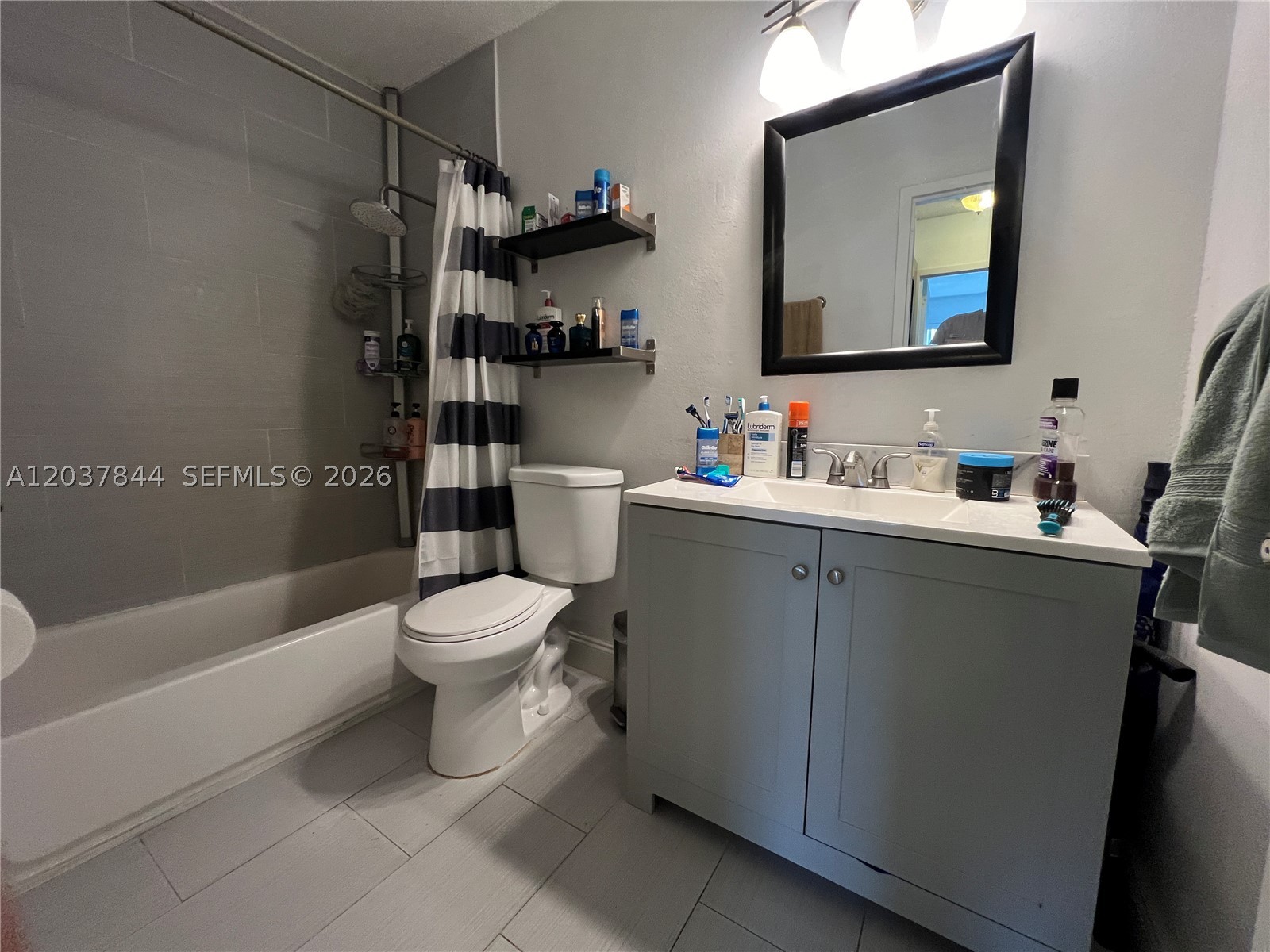 DORAL GARDENS II CONDO - Residential Lease