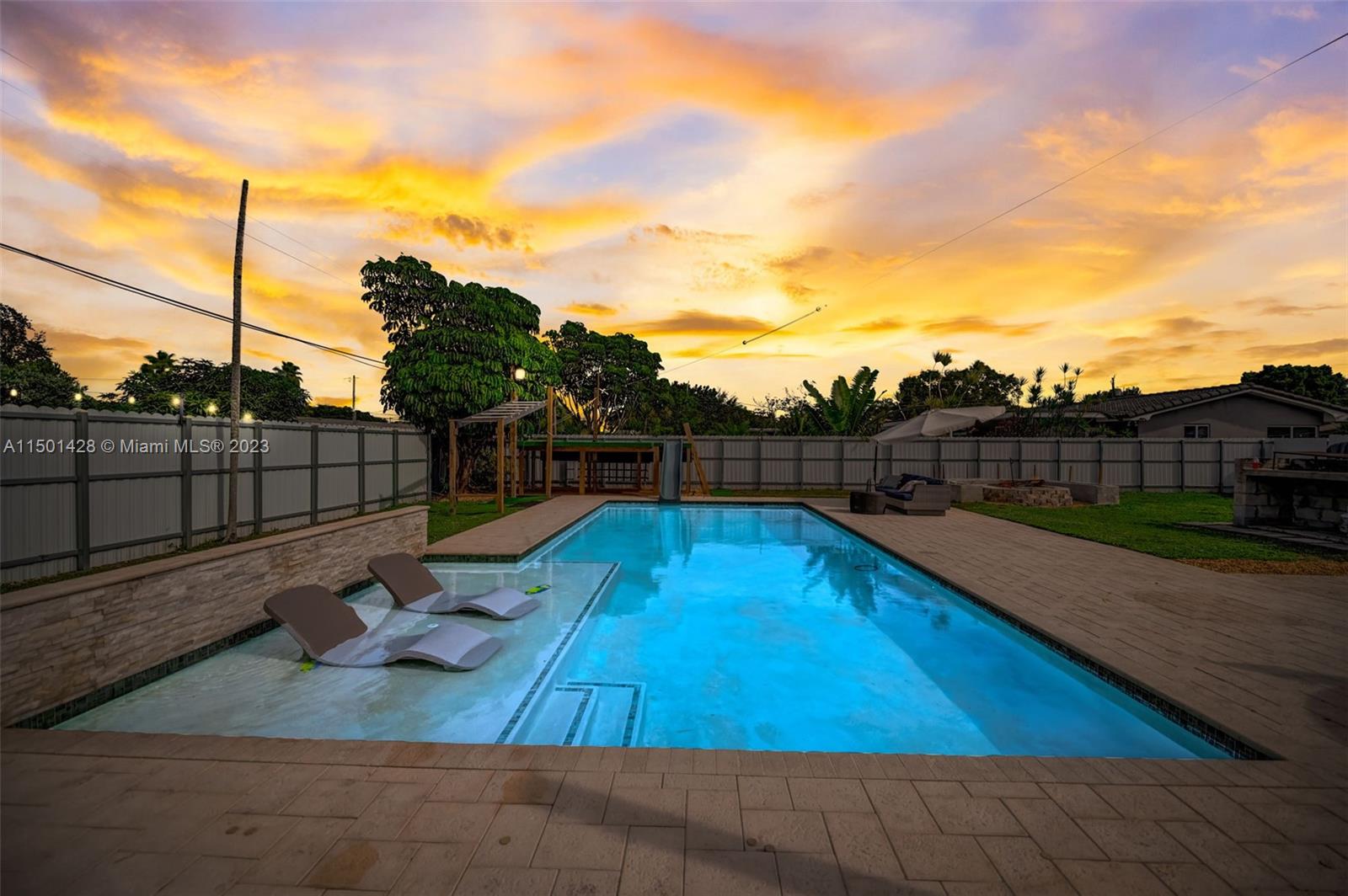 HOLLYWOOD HILLS - Residential Lease