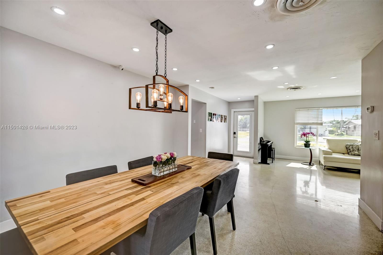 HOLLYWOOD HILLS - Residential Lease