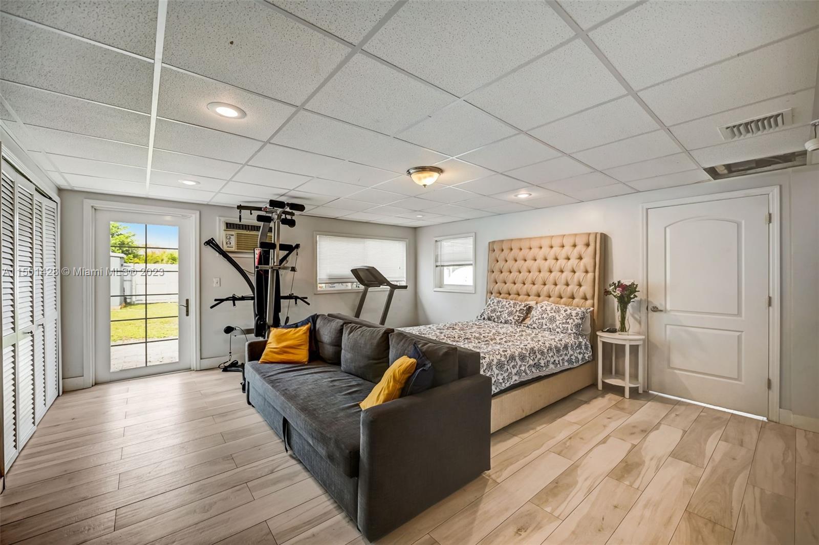 HOLLYWOOD HILLS - Residential Lease