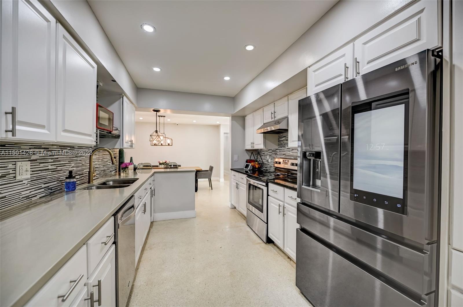 HOLLYWOOD HILLS - Residential Lease