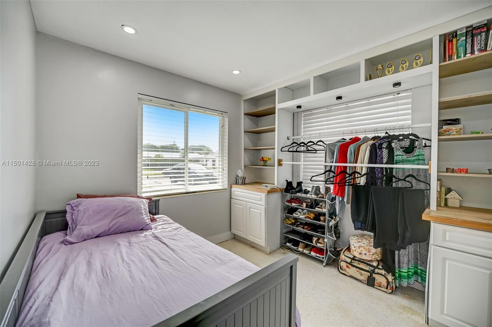 HOLLYWOOD HILLS - Residential Lease