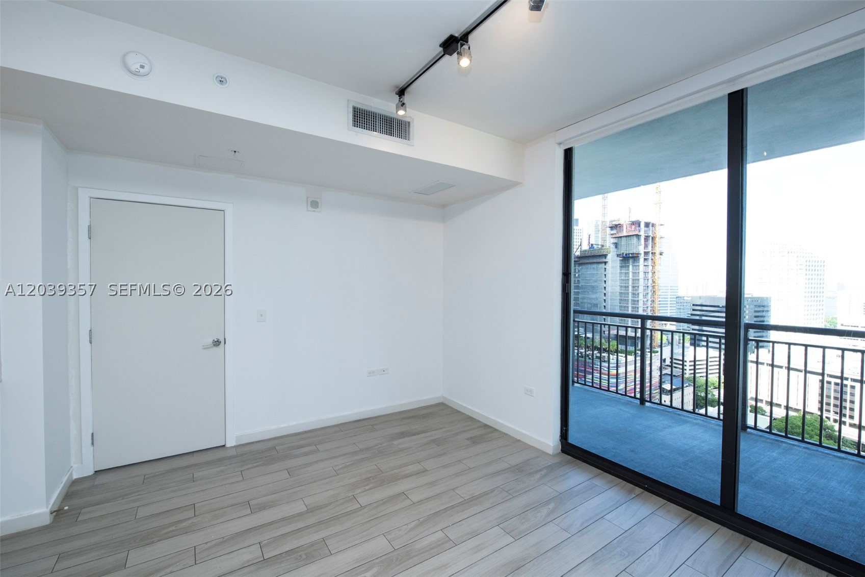 NINE MARY BRICKELL - Residential