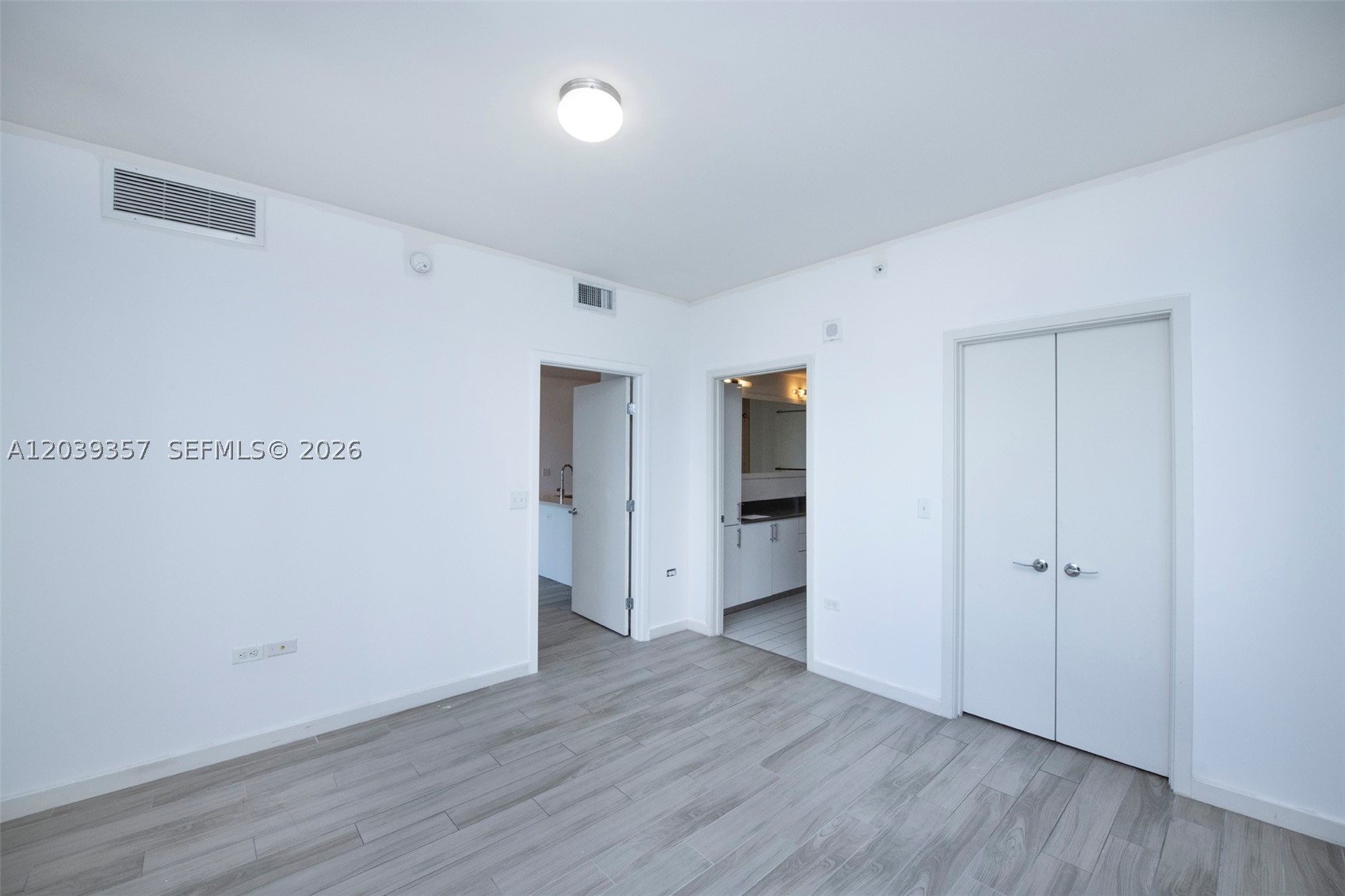 NINE MARY BRICKELL - Residential