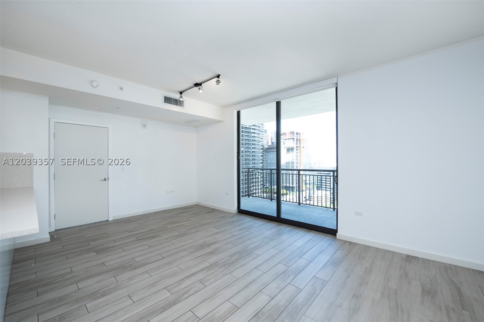 NINE MARY BRICKELL - Residential