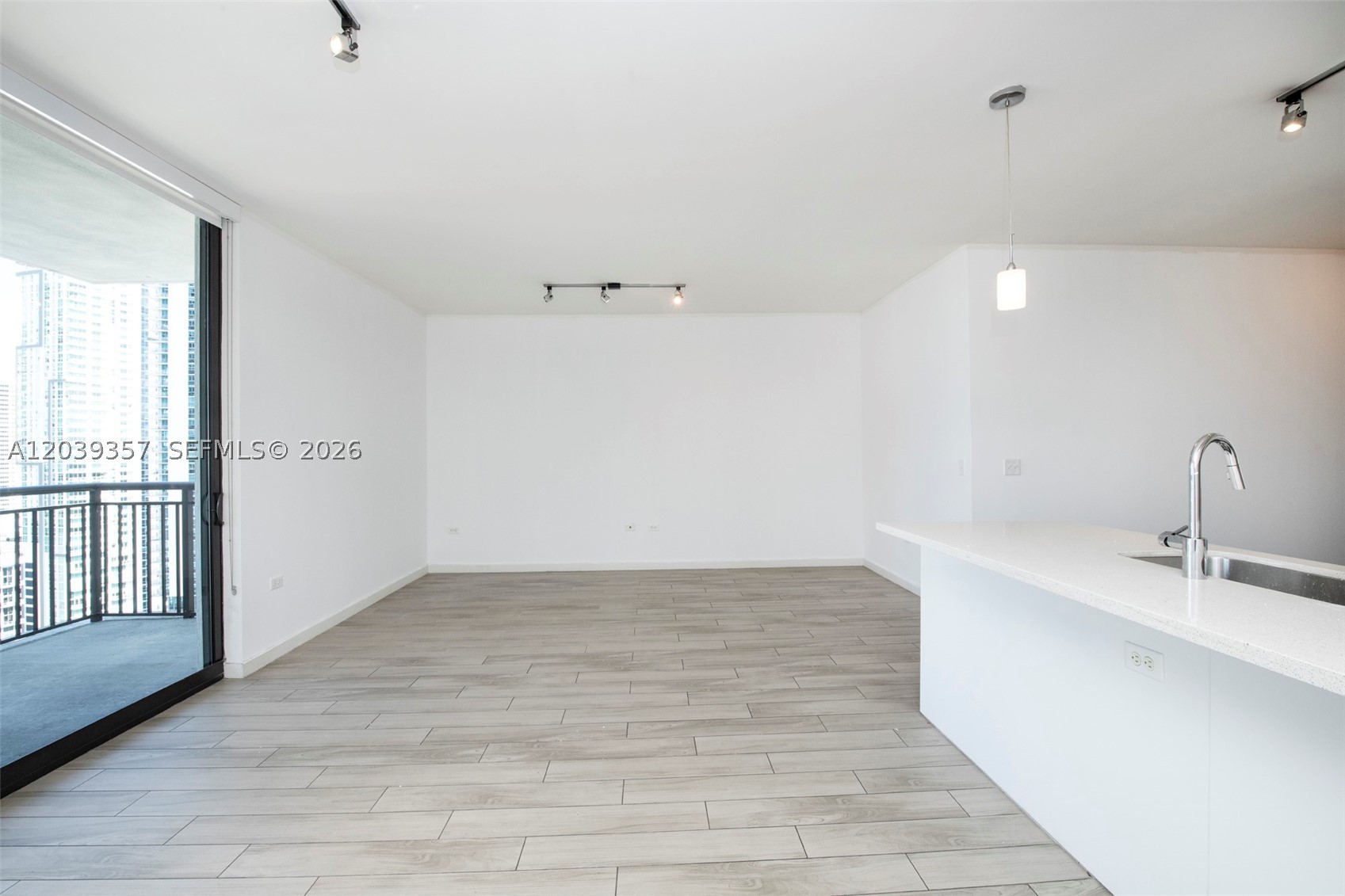 NINE MARY BRICKELL - Residential