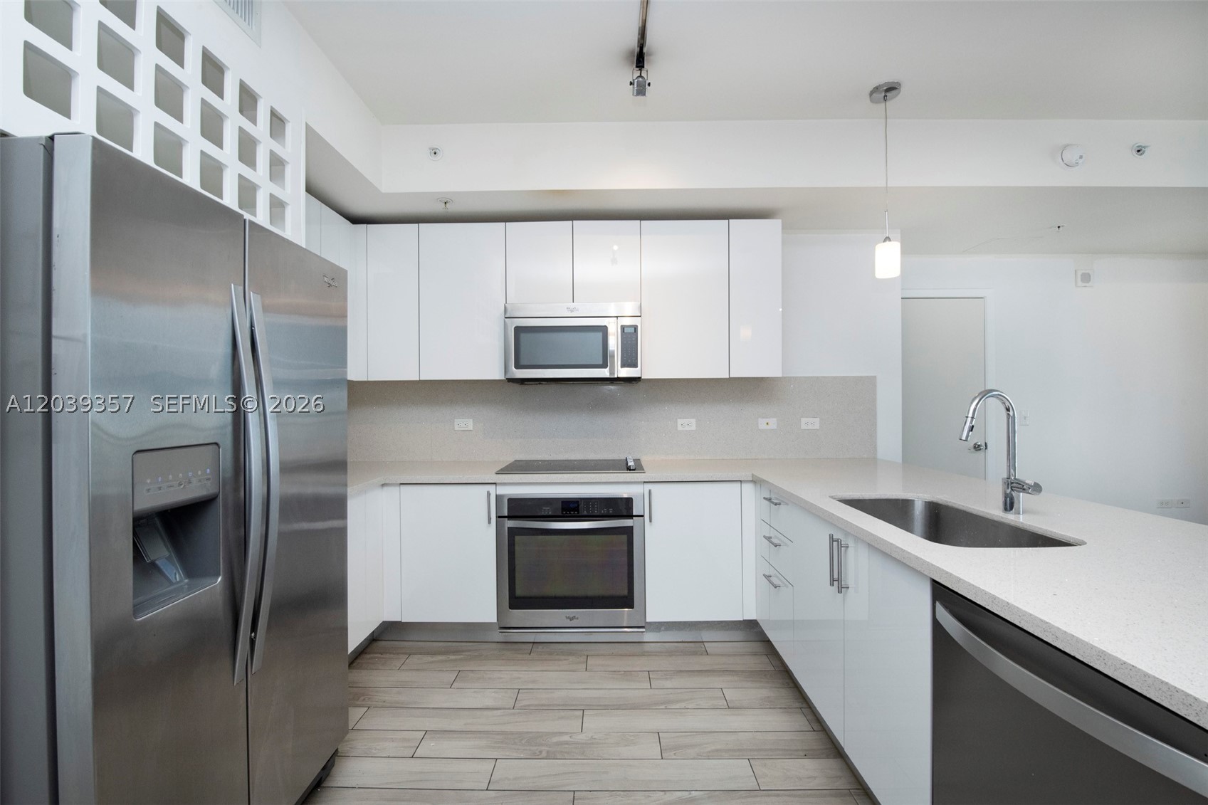 NINE MARY BRICKELL - Residential