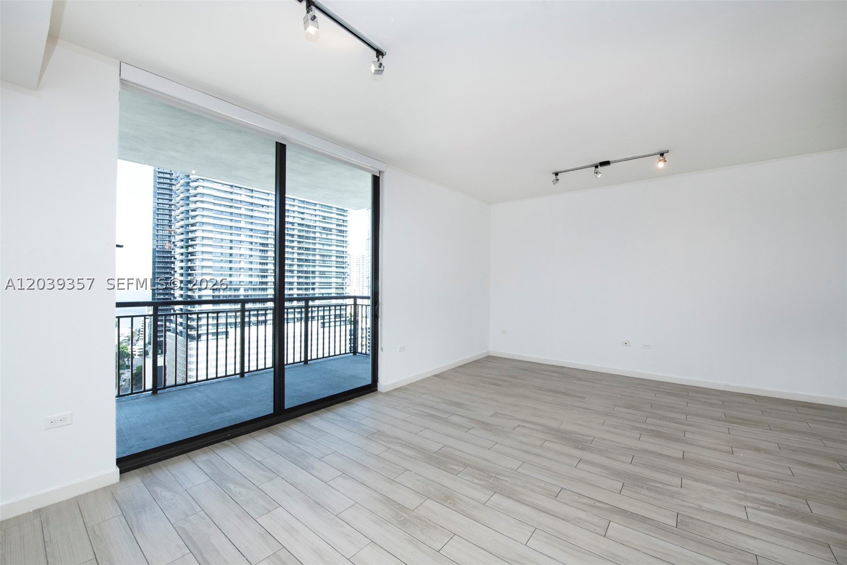 NINE MARY BRICKELL - Residential